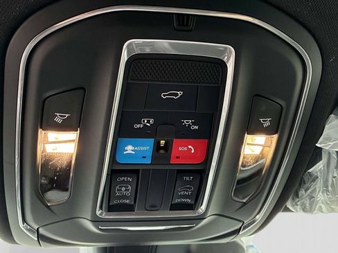 New 2026 Jeep Grand Cherokee Altitude AWD/4WD image 19