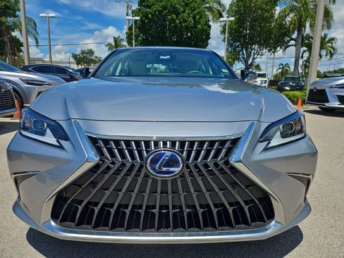 Used 2022 Lexus ES 300h w/ Accessory Package 2 FWD image 3