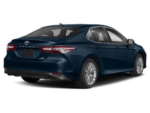 Used 2018 Toyota Camry XLE FWD image 2
