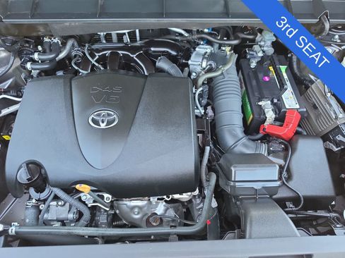 Used 2021 Toyota Highlander LE FWD image 13