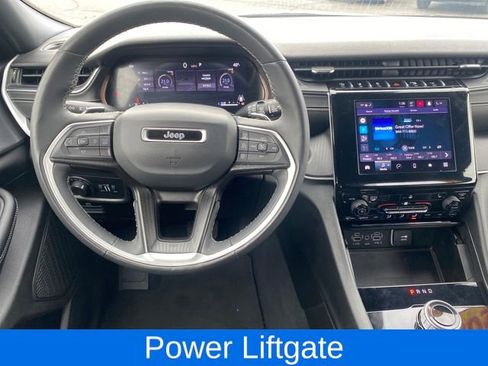 Used 2023 Jeep Grand Cherokee L Laredo image 5