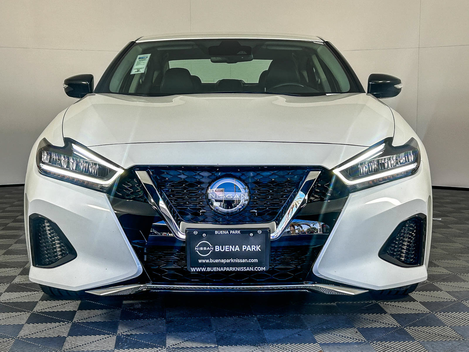 Used 2023 Nissan Maxima SV w/ Floor Mat Group FWD image 2