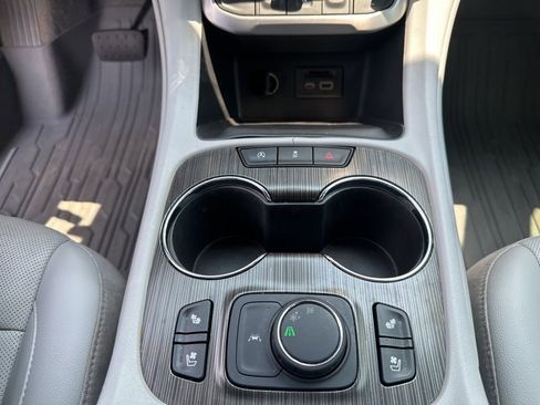 Used 2023 GMC Acadia SLT w/ Preferred Package image 40