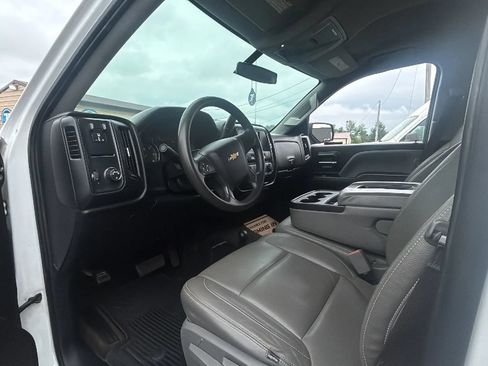 Used 2017 Chevrolet Silverado 1500 Custom w/ Custom Convenience Package AWD/4WD image 8