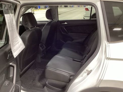 New 2023 Volkswagen Tiguan SE w/ Panoramic Sunroof Package image 12