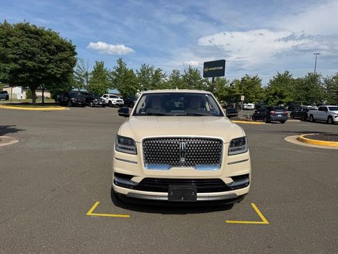 Used 2018 Lincoln Navigator Select w/ Technology Package AWD/4WD image 2