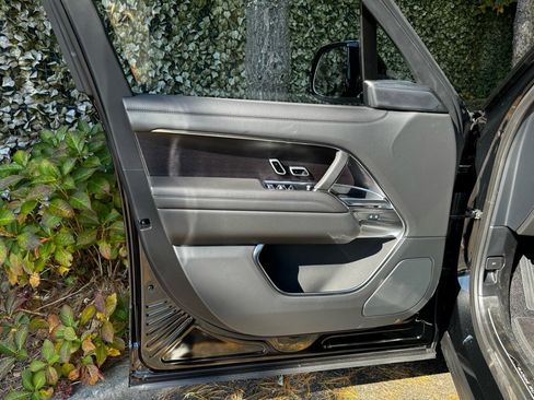 New 2025 Land Rover Range Rover SE image 8