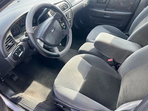 Used 2005 Ford Taurus SE image 3