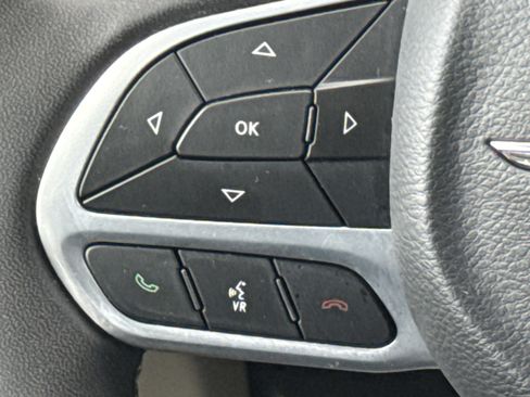 Used 2024 Chrysler Pacifica Touring-L FWD image 16