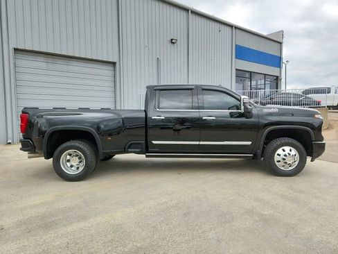 Used 2024 Chevrolet Silverado 3500 High Country w/ Technology Package AWD/4WD image 8