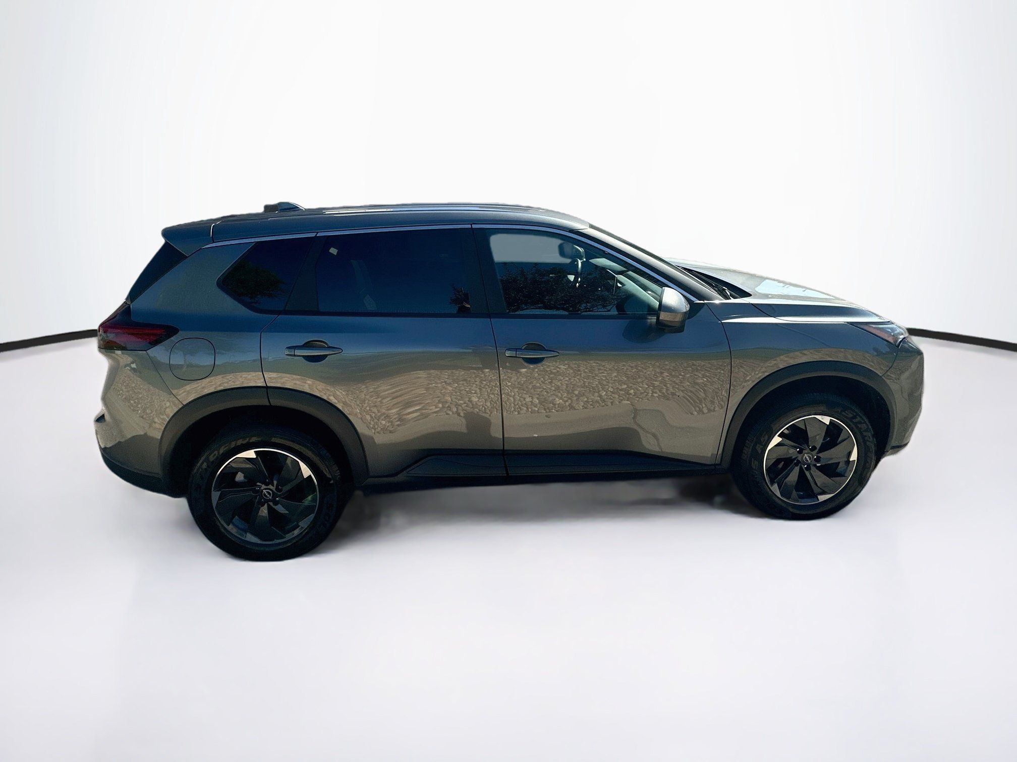 Used 2025 Nissan Rogue SV AWD/4WD image 10