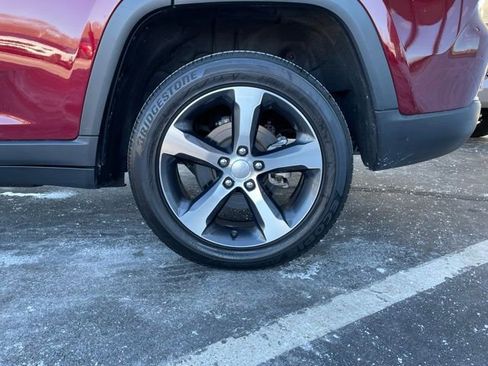 Used 2023 Jeep Grand Cherokee Limited w/ Luxury Tech Group II image 36