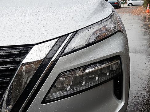 Certified 2023 Nissan Rogue SV image 9