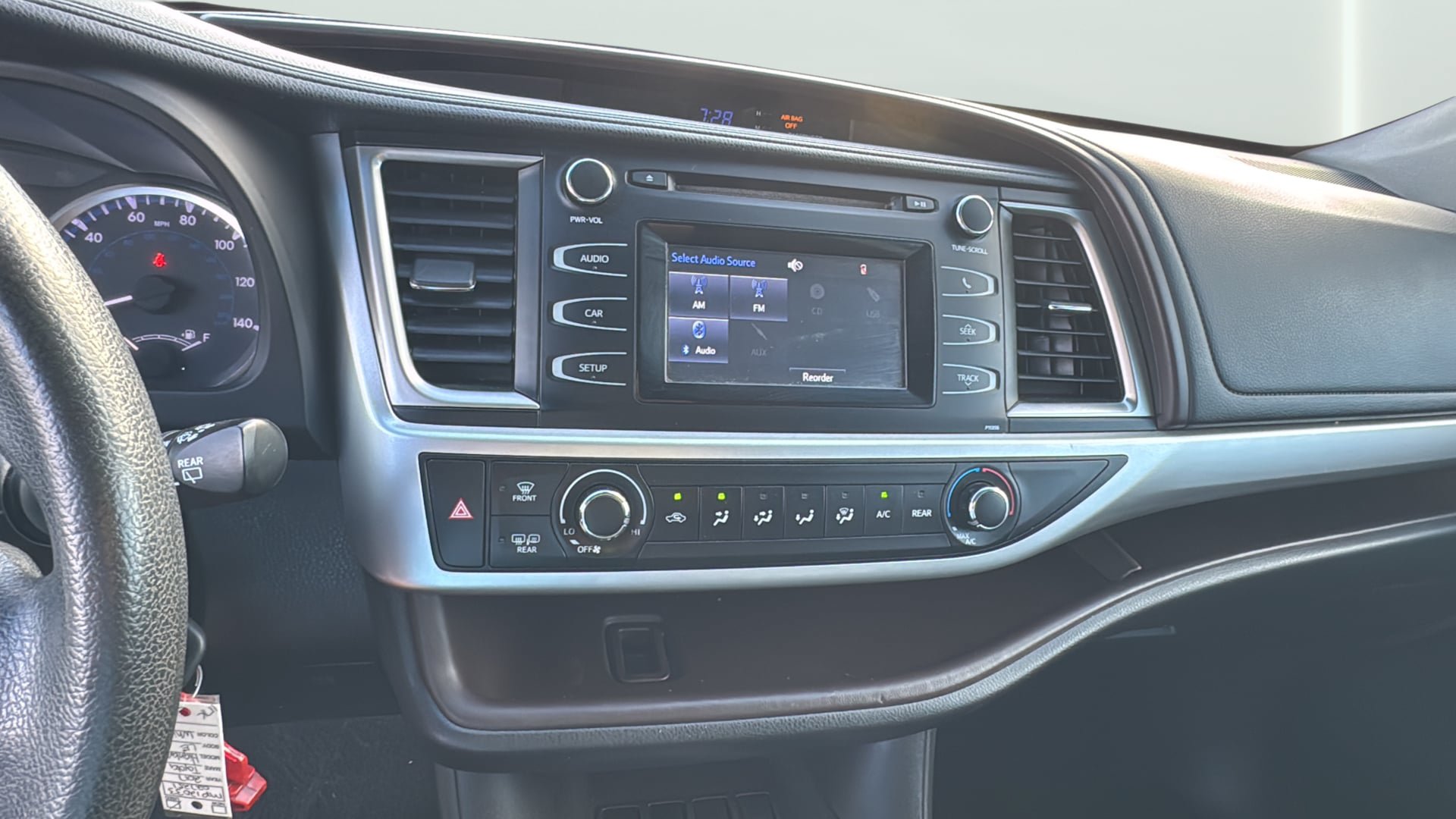 Used 2017 Toyota Highlander LE FWD image 15