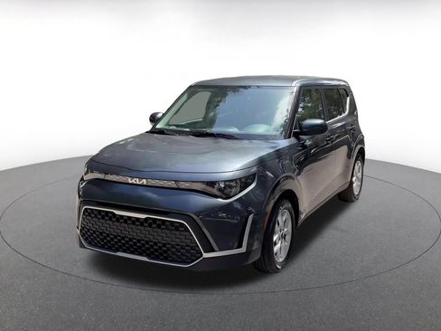 Used 2025 Kia Soul LX w/ LX Technology Package FWD image 7