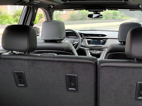 New 2025 Cadillac XT6 Luxury image 39