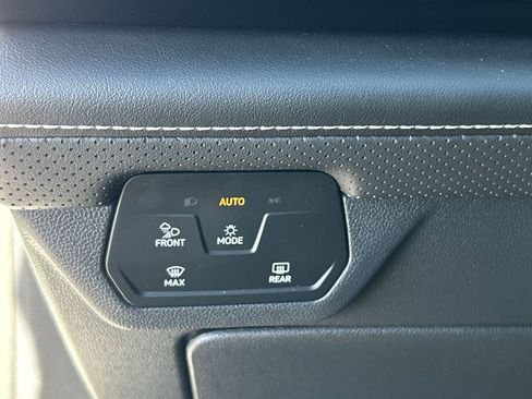 Used 2024 Volkswagen Atlas SE image 18