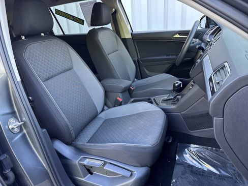 Used 2021 Volkswagen Tiguan S image 12