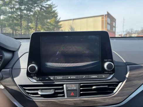 Used 2025 Nissan Altima 2.5 SV image 22