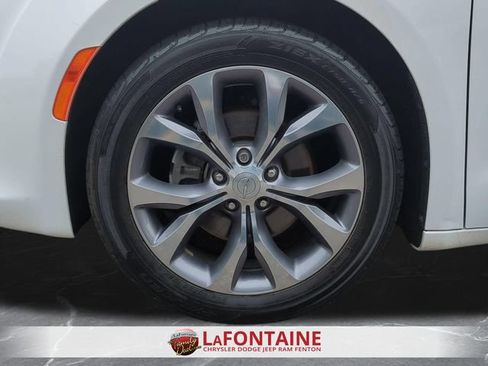 Used 2020 Chrysler Pacifica Limited w/ Tire & Wheel Group FWD image 33