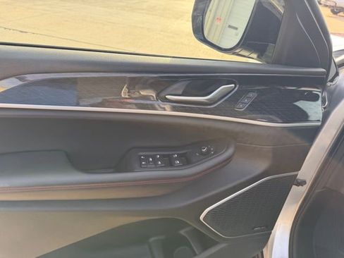 Used 2022 Jeep Grand Cherokee Trailhawk image 13