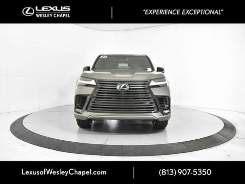 Used 2023 Lexus LX 600 4WD w/ Luxury Package image 13