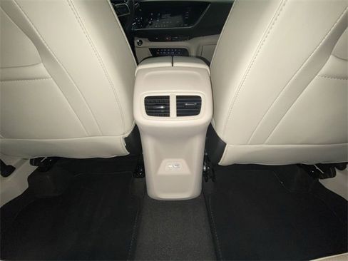 Used 2023 Buick Envision Essence image 28