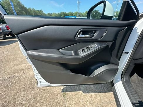 Used 2024 Nissan Rogue SV AWD/4WD image 24