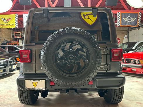 Used 2018 Jeep Wrangler Unlimited Sahara AWD/4WD image 6