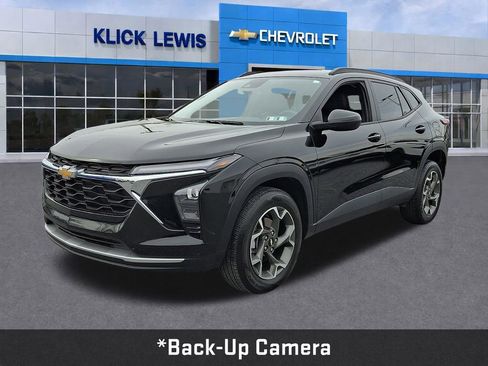Used 2024 Chevrolet Trax LT w/ Driver Confidence Package image 3