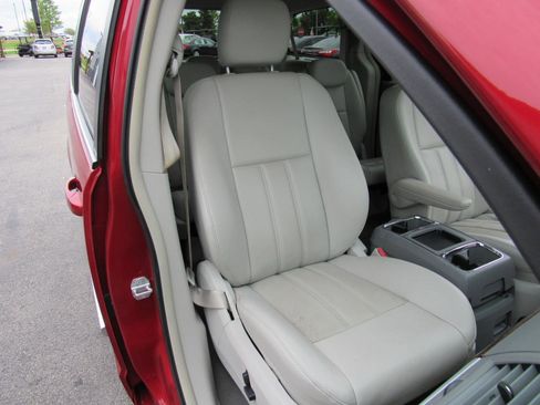 Used 2010 Chrysler Town & Country Touring FWD image 35