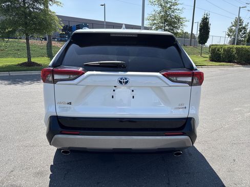 Used 2024 Toyota RAV4 SE w/ Convenience Package AWD/4WD image 8