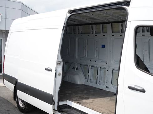 Used 2023 Mercedes-Benz Sprinter 2500 image 14
