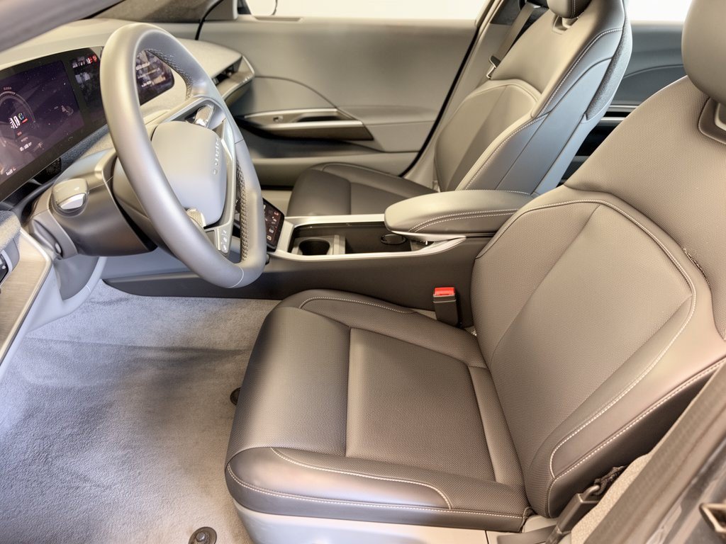Used 2024 Lucid Air Pure RWD image 5