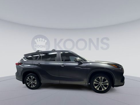 Used 2023 Toyota Highlander XLE FWD image 12