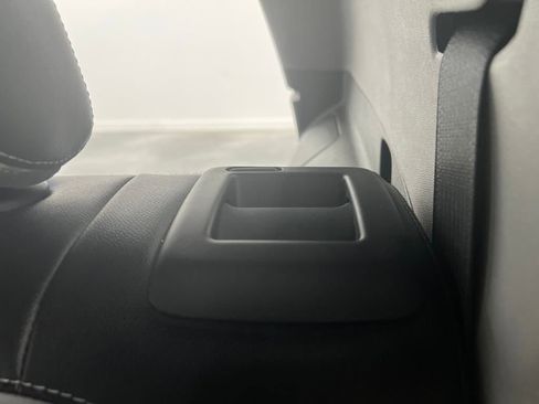 Used 2024 GMC Terrain SLT image 15