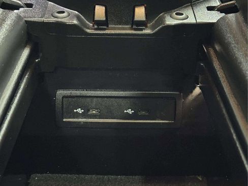 Used 2023 Mercedes-Benz E 350 4MATIC Sedan image 40