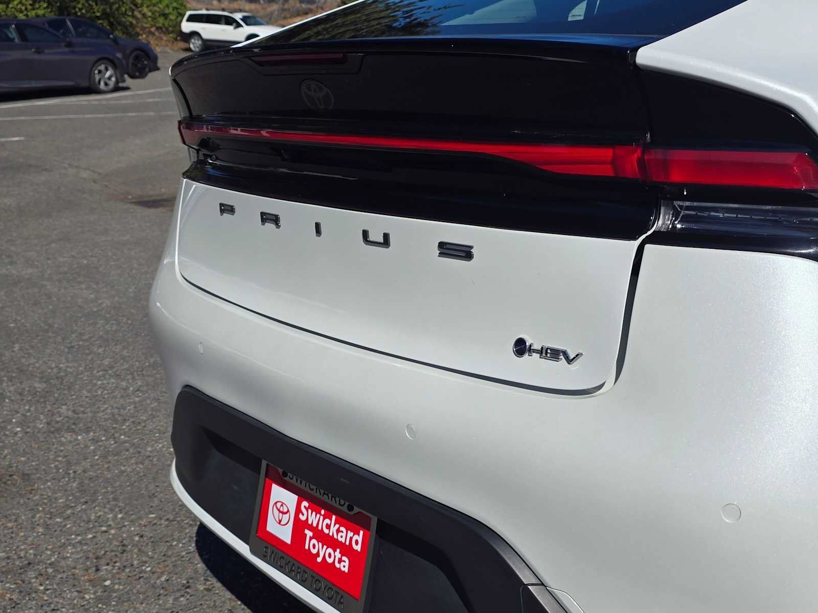 Certified 2025 Toyota Prius LE FWD image 13