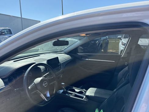 Used 2024 Nissan Altima 2.5 SR FWD image 10