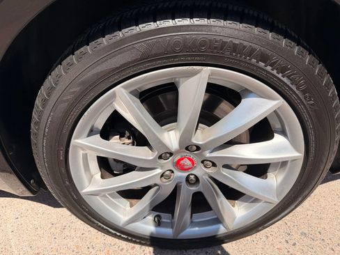 Used 2015 Jaguar XF Premium RWD image 47