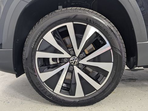 Used 2022 Volkswagen Taos SE FWD image 8