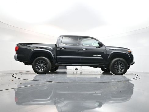 Used 2020 Toyota Tacoma SR5 image 32