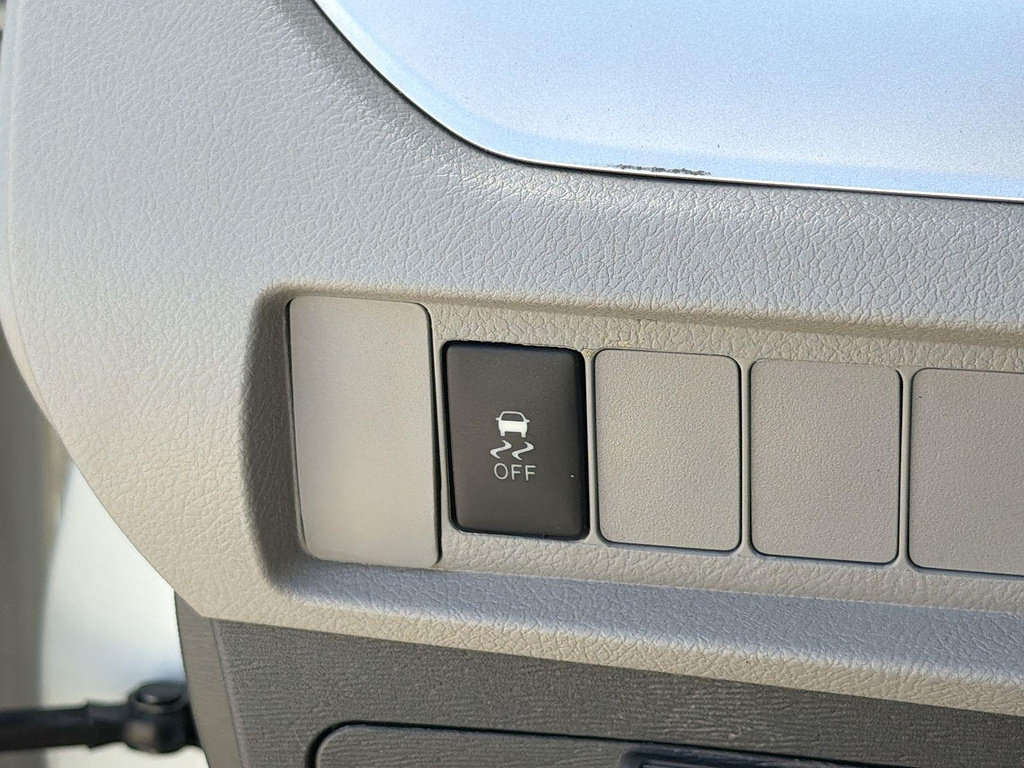 Used 2020 Toyota Sienna LE w/ Carpet Mat Package FWD image 16