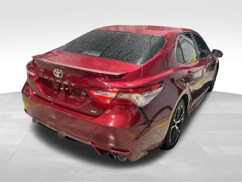 Used 2018 Toyota Camry SE image 4