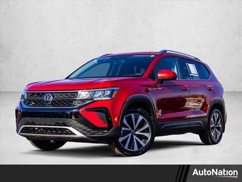 Used 2022 Volkswagen Taos SE image 1