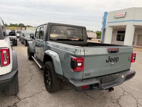 Used 2025 Jeep Gladiator Sport AWD/4WD image 5