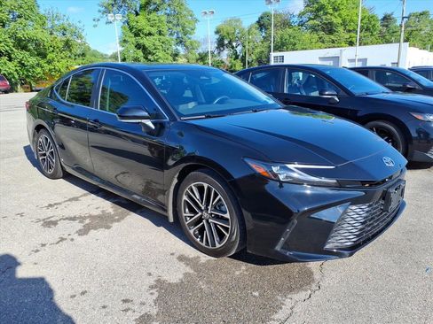 Used 2025 Toyota Camry XLE FWD image 2