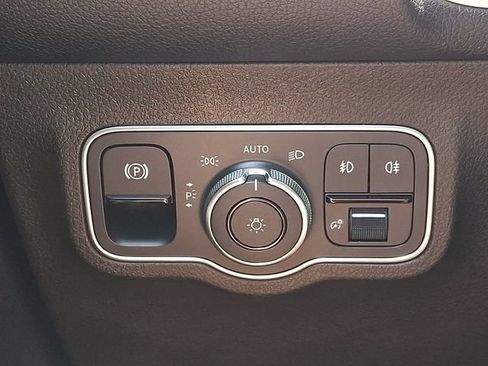 Used 2021 Mercedes-Benz GLB 250 4MATIC image 29
