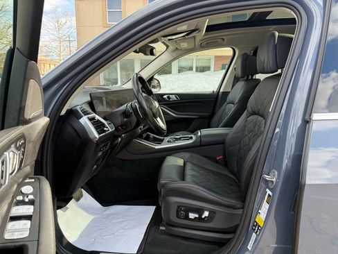Used 2024 BMW X7 xDrive40i w/ Executive Package image 25