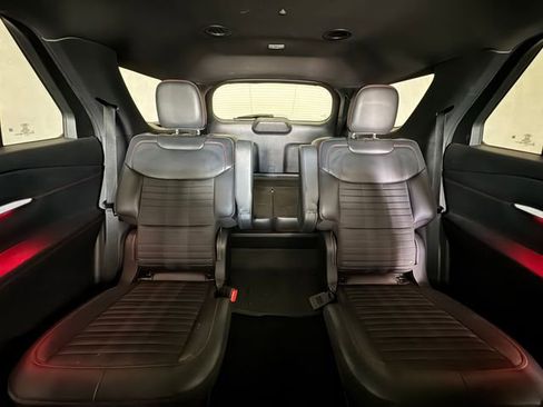 Used 2025 Ford Explorer ST-Line w/ Premium Package image 7